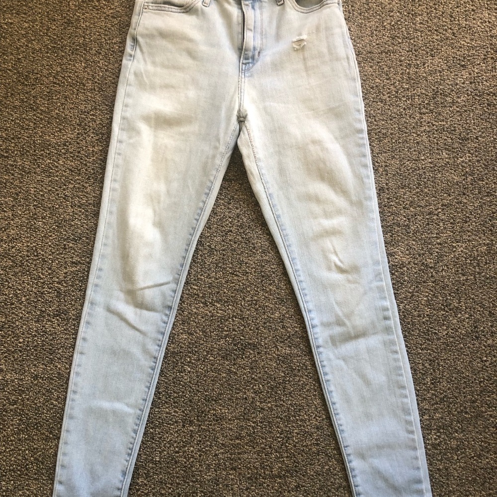 Levi's Light Blue 721 High Rise Skinny 26. Stretchy